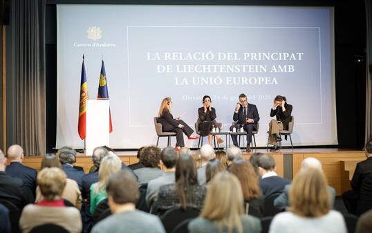 Visita de la ministra d'Afers Exteriors, Educació i Esports d