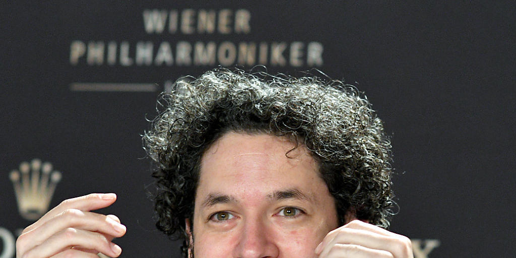 Dirigent Gustavo Dudamel stellte am Donnerstag in Wien das Programm des von ihm geleiteten Neujahrskonzert vor. Dirigent Gustavo Dudamel stellte am Donnerstag in Wien das Programm des von ihm geleiteten Neujahrskonzert vor.