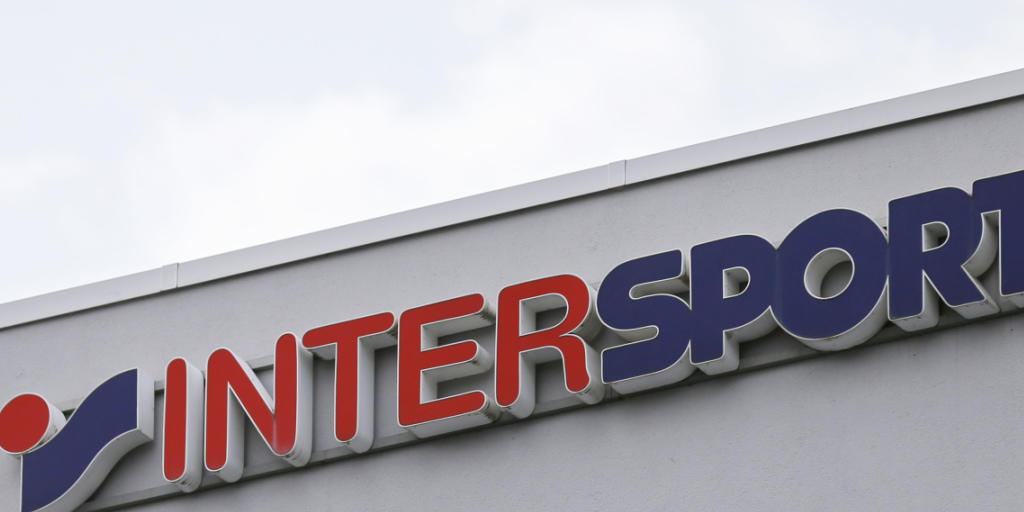Intersport wagt den Schritt ins Onlinegeschäft. Gemeinsam mit Brack.ch baut das Unternehmen ab Frühling 2017 einen Onlineshop für seine Sportartikel auf.