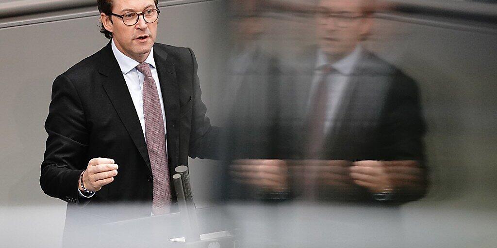 Andreas Scheuer (CSU), Bundesminister für Verkehr und digitale Infrastruktur, spricht im Bundestag zu Beginn der Haushaltswoche zu den Abgeordneten. Foto: Kay Nietfeld/dpa