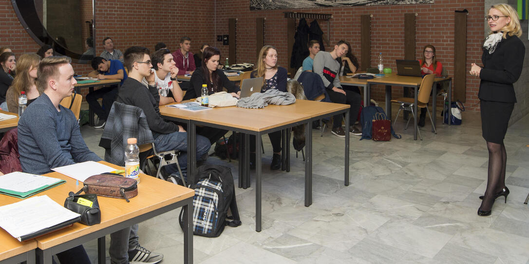 Schulbesuch Liechtensteiner Gymnasium Schulbesuch Liechtensteiner Gymnasium