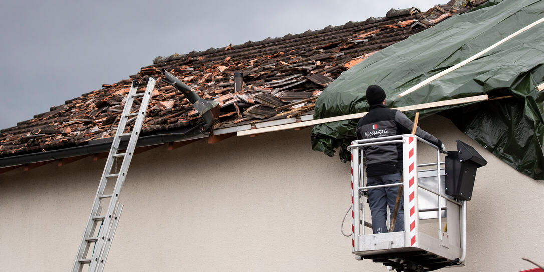 STURMTIEF, UNWETTER, STURMTIEF UWE, STURMSCHAEDEN, SACHSCHADEN, SCHADEN, HAUS, DACH,