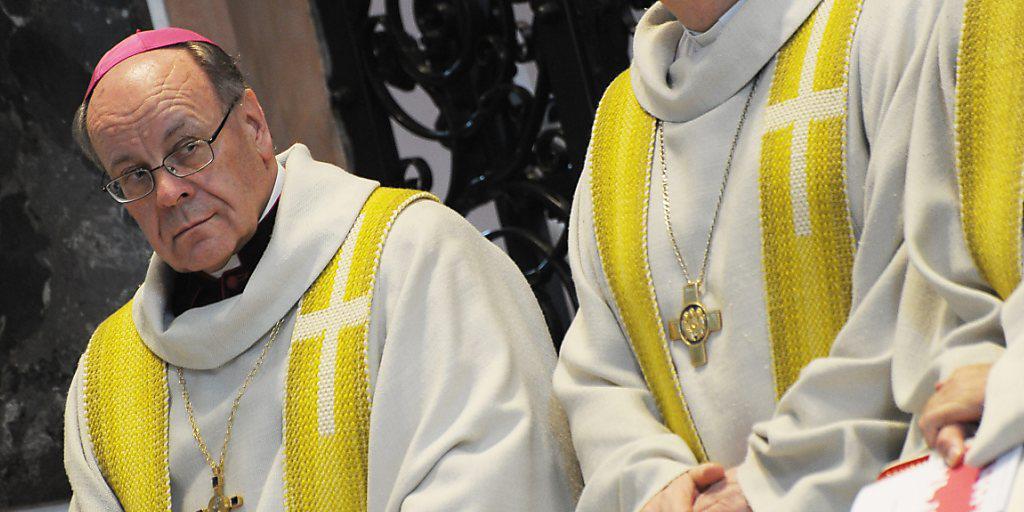 Gerät wegen Aussagen über Homosexualität immer stärker unter Druck: der Churer Bischof Vitus Huonder.