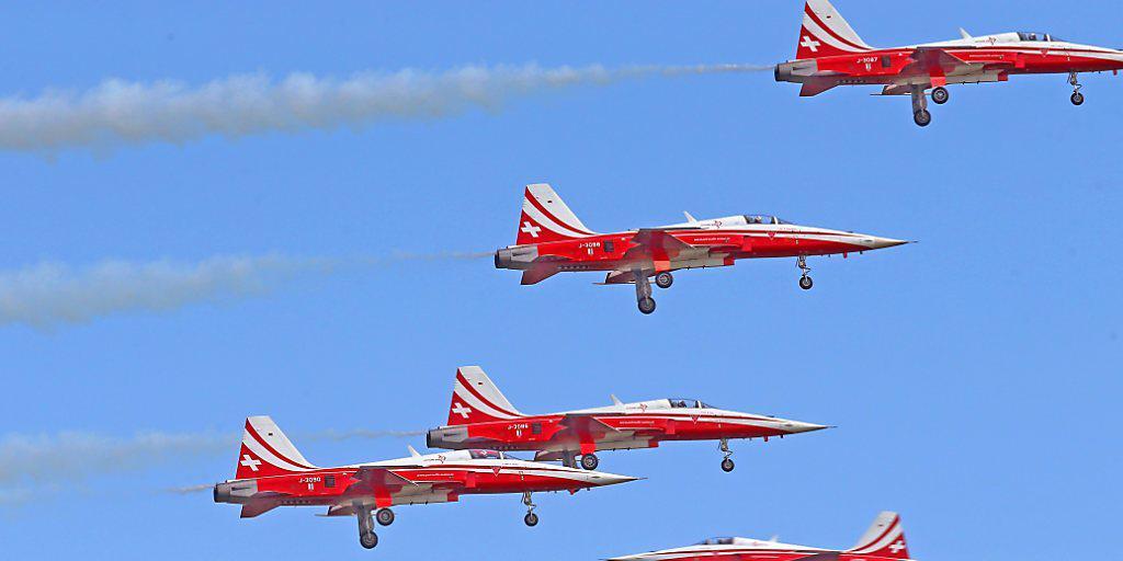 Vorläufig nur in Fünferformation: Die Patrouille Suisse bei einer Vorführung. (Archiv)
