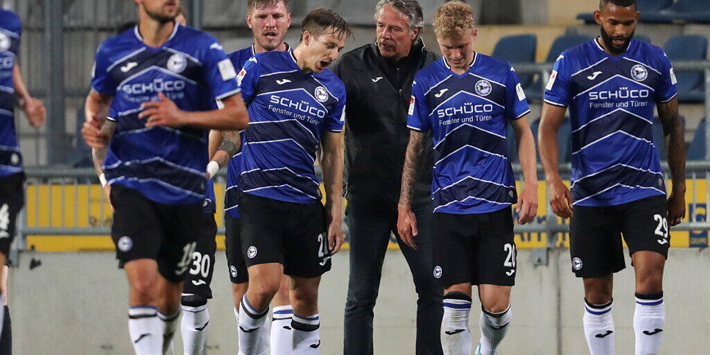 Cédric Brunner und seinen Teamkollegen von Arminia Bielefeld ist der Aufstieg in die Bundesliga nun auch rechnerisch nicht mehr zu nehmen