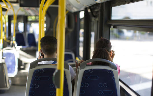 Seit einem Jahr nehmen geschulte Testkunden den regionalen Personenverkehr unter die Lupe. Sie überprüfen, wie es in Zügen und Bussen um Sauberkeit, Sicherheit und Kundenfreundlichkeit steht. (Symbolbild)