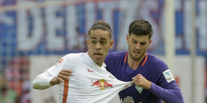 Leipzigs Yussuf Poulsen (links) im Duell mit dem Bremer Florian Grillitsch Leipzigs Yussuf Poulsen (links) im Duell mit dem Bremer Florian Grillitsch