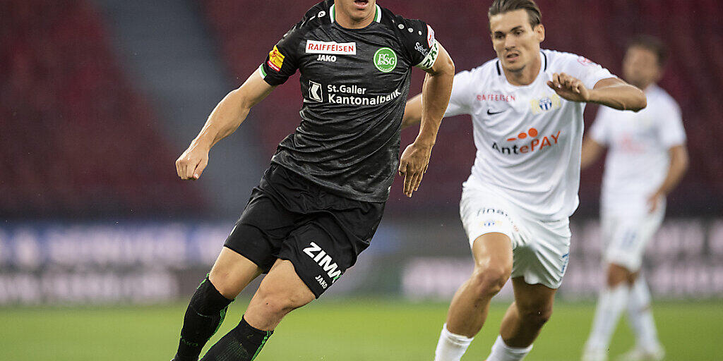 Silvan Hefti (vorne) verlässt den FC St. Gallen und wechselt zu den Young Boys Silvan Hefti (vorne) verlässt den FC St. Gallen und wechselt zu den Young Boys