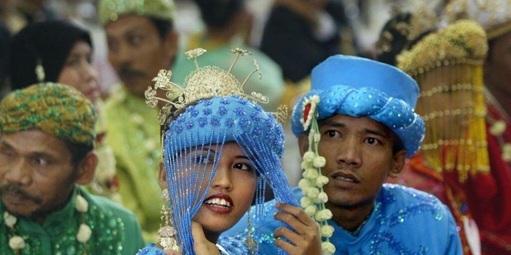 Ein indonesisches Paar vor ihrer Hochzeit. In Zukunft muss die Braut mindestens 19 Jahre alt sein, um heiraten zu können. (Archivbild)