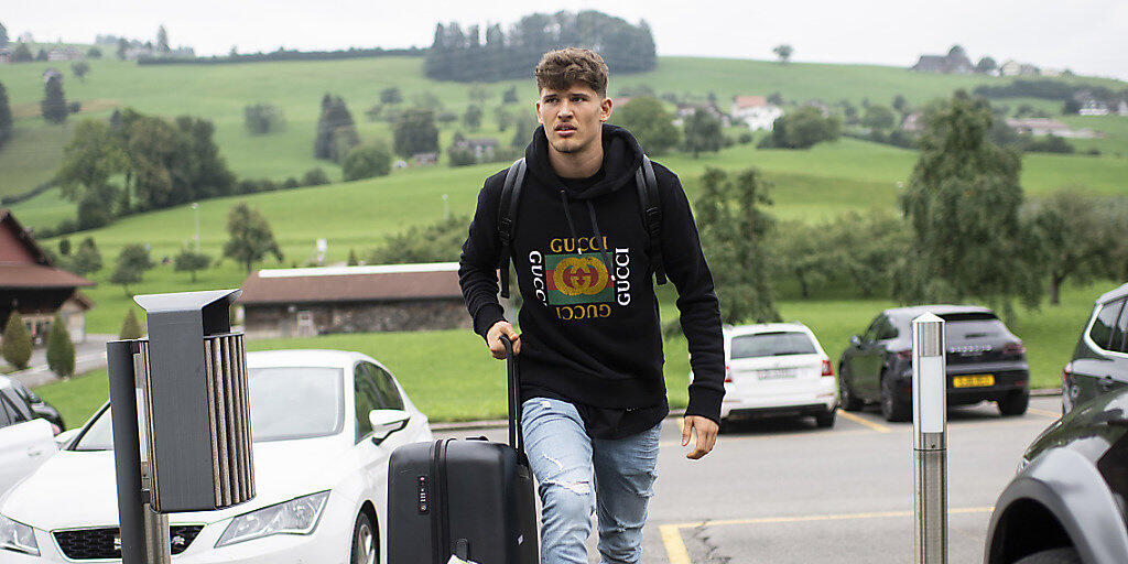 Gregor Kobel, hier bei einem Nationalmannschafts-Zusammenzug, siedelt temporär von Hoffenheims Domizil Sinsheim nach Augsburg um