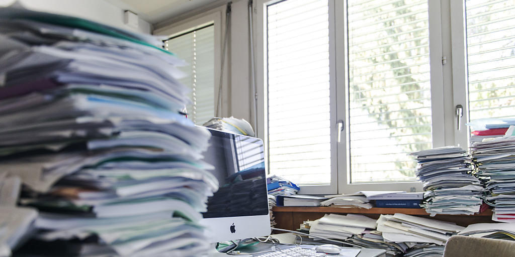 Zu viel Arbeit, zu wenig Erholung: Das "Bündnis gegen Burnout und Gratisarbeit" wehrt sich gegen Vorstösse aus dem Parlament, die den Arbeitnehmerschutz teilweise lockern würden. (Symbolbild) Zu viel Arbeit, zu wenig Erholung: Das "Bündnis gegen Burnout und Gratisarbeit" wehrt sich gegen Vorstösse aus dem Parlament, die den Arbeitnehmerschutz teilweise lockern würden. (Symbolbild)