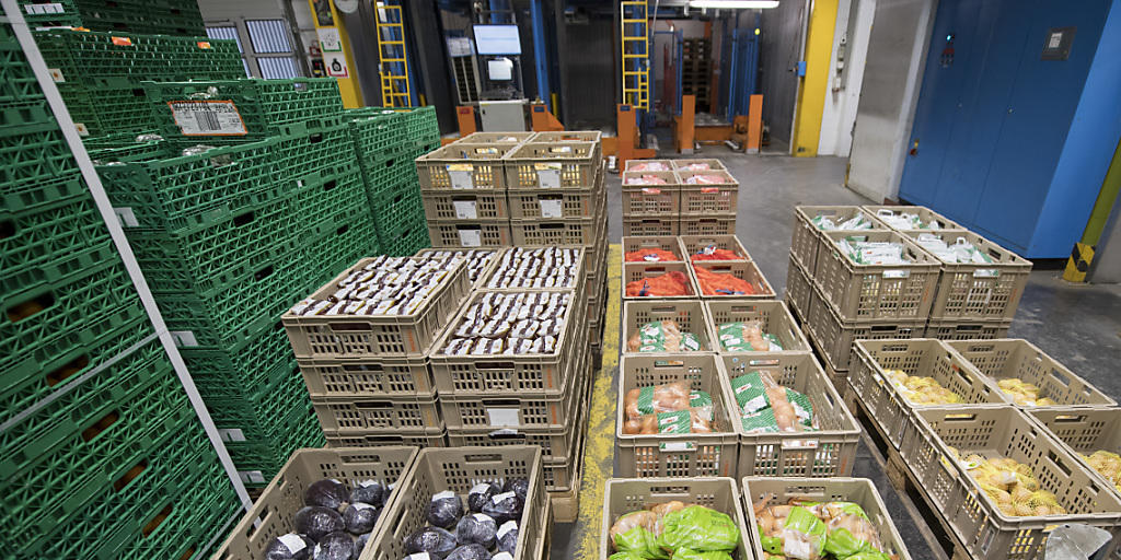 Verteilzentrum der Migros in Dierikon: Der Detailhandelsriese hat im vergangenen Jahr zwar mehr Waren umgesetzt, dabei aber deutlich weniger verdient als 2015.