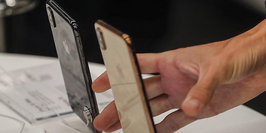 Probleme mit den Touchscreen-Bildschirmen: Apple hat Schwierigkeiten bei einigen Geräten seines Premiummodels iPhone X eingeräumt. (Symbolbild) Probleme mit den Touchscreen-Bildschirmen: Apple hat Schwierigkeiten bei einigen Geräten seines Premiummodels iPhone X eingeräumt. (Symbolbild)