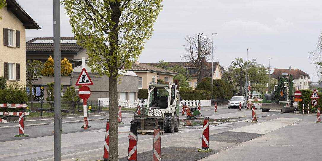 Die Landstrasse (Abschnitt Rathaus Ruggell gen Bendern) ist bis Ende 2021 nur einspurig (von Norden nach Süden) befahrbar. Die Landstrasse (Abschnitt Rathaus Ruggell gen Bendern) ist bis Ende 2021 nur einspurig (von Norden nach Süden) befahrbar.