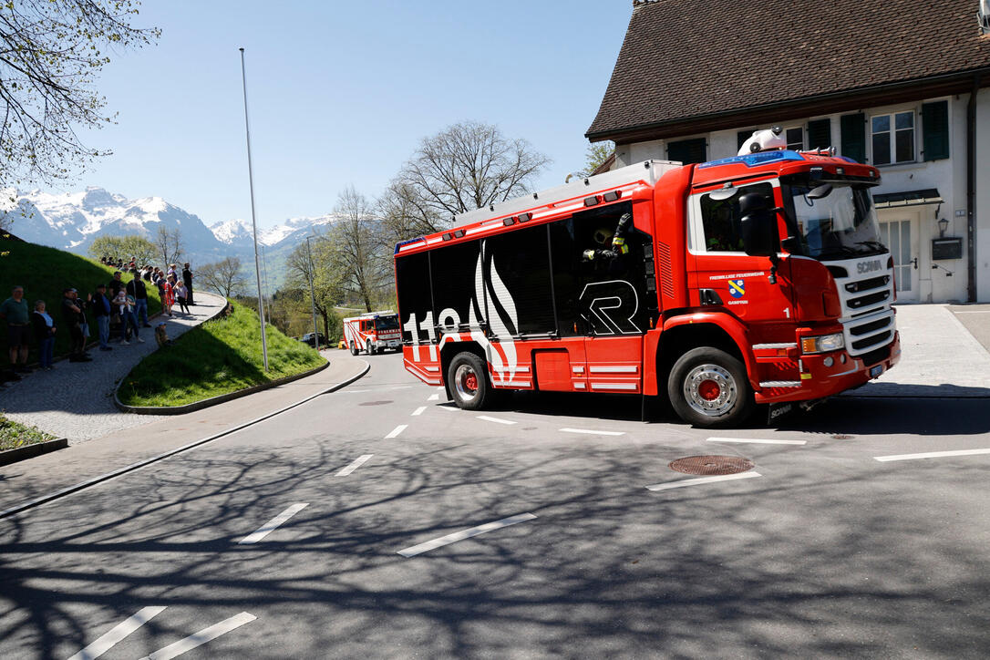 Schluss&uuml;bung beim Kurs f&uuml;r neue Feuerwehrleute beim "Restaurant L&ouml;wen&raquo; in Gamprin-Bendern.