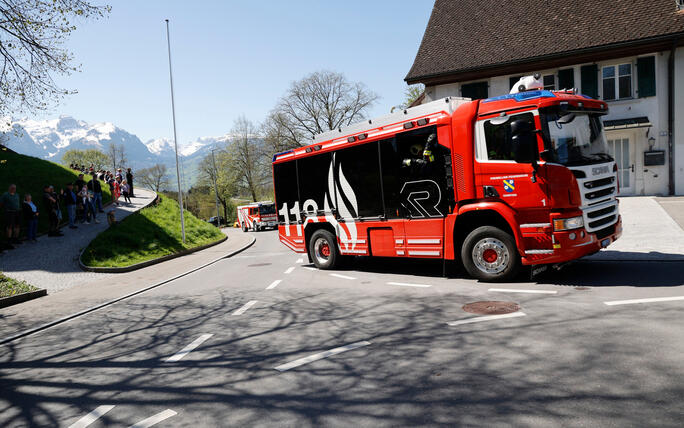 Schluss&uuml;bung beim Kurs f&uuml;r neue Feuerwehrleute beim "Restaurant L&ouml;wen&raquo; in Gamprin-Bendern.