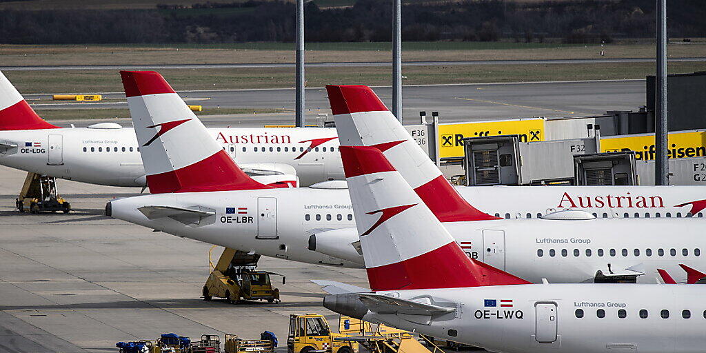 Die zur Lufthansa-Gruppe geh&ouml;rende Austrian Airlines verkleinert wegen der Coronakrise ihre Flotte. Der Neustartplan sieht 2022 eine Flotte von rund 60 Flugzeugen vor. Derzeit sind es 80 Maschinen. (Archiv)