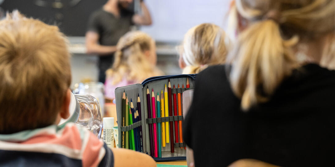 SCHULSTART, SCHULBEGINN, SCHULANFANG, LEHRERMANGEL, SCHULSTART, SCHULBEGINN, SCHULANFANG, LEHRERMANGEL,