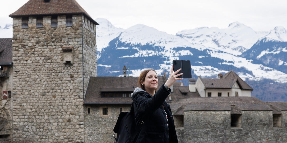 Volksnah: Julia Strauss. Programm folgt. Volksnah: Julia Strauss. Programm folgt.