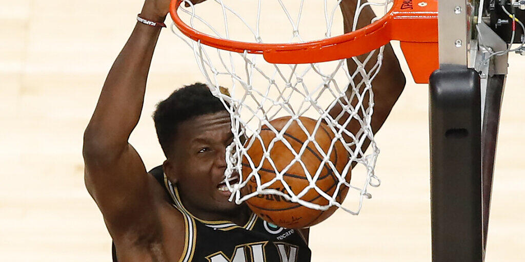 Clint Capela ist wegen einer Fussverletzung ausser Gefecht Clint Capela ist wegen einer Fussverletzung ausser Gefecht