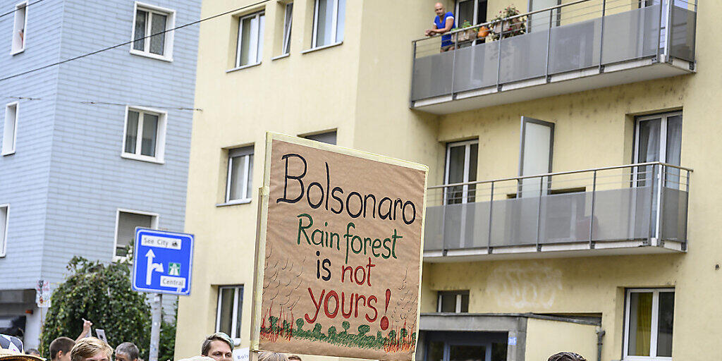 "Bolsonaro, der Regenwald gehört nicht dir": Demonstranten am Freitag in Zürich. "Bolsonaro, der Regenwald gehört nicht dir": Demonstranten am Freitag in Zürich.