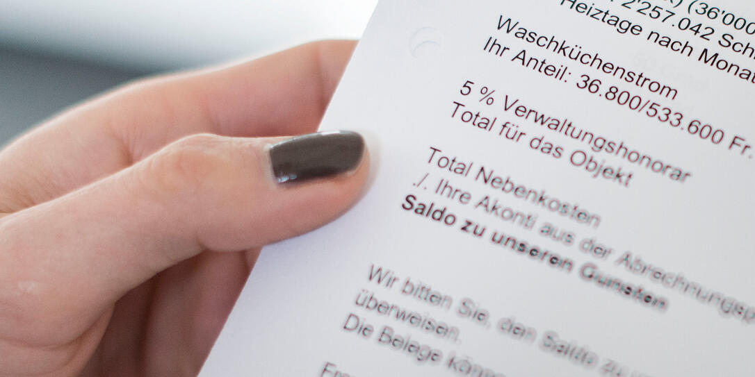 NEBENKOSTEN, ABRECHNUNG, NEBENKOSTENABRECHNUNG, HAND, FINGER, NAGELLACK,