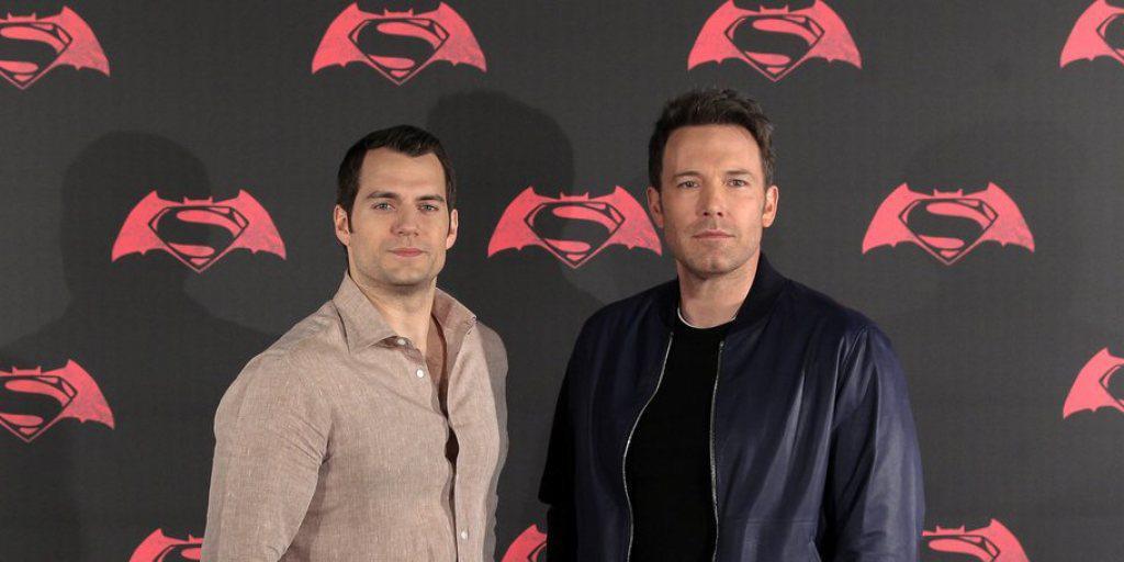 Henry Cavill und Ben Affleck (r) spielen im Film "Batman vs Superman" erfolgreich die Hauptollen. An den US-Kinokassen bringen sie den Dollar zum Rollen (Archiv) Henry Cavill und Ben Affleck (r) spielen im Film "Batman vs Superman" erfolgreich die Hauptollen. An den US-Kinokassen bringen sie den Dollar zum Rollen (Archiv)