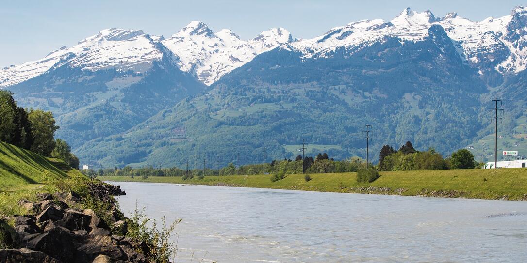 Rhein in Gamprin / Bendern