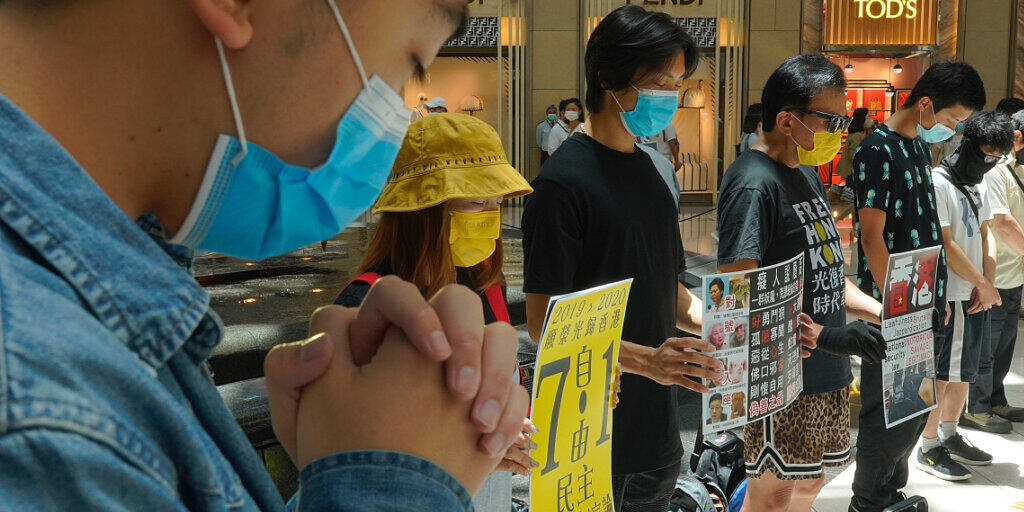 Menschen in Hongkong protestieren gegen das neue chinesische Sicherheitsgesetz in Hongkong. (Foto: Vincent Yu/AP/KEYSTONE-SDA)