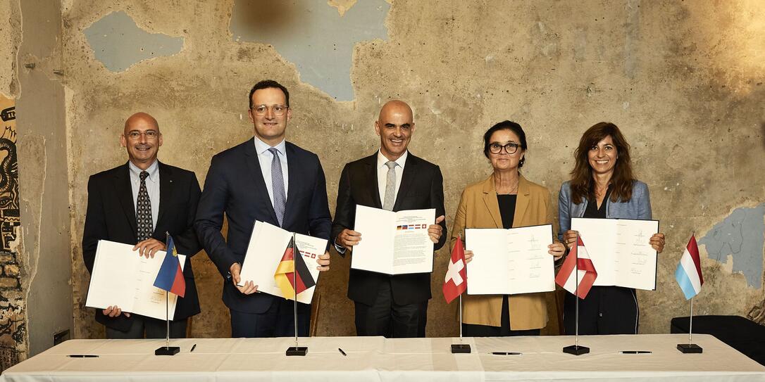 Die Gesundheitsminister aus Liechtenstein, Deutschland, der Schweiz und Österreich: Mauro Pedrazzini, Jens Spahn, Alain Berset, Brigitte Zarfl sowie Anne Calteux, erste Regierungsrätin aus Luxemburg