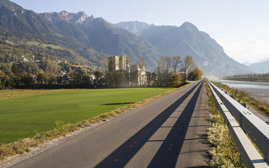 Rheindamm in Vaduz