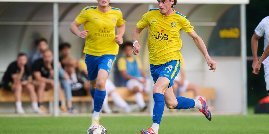 Dario Stöber (l.) soll sich nach einem neuen Verein umschauen, Marino Cavegn zieht mit seinem Trainer Marius Zarn weiter zum FC Linth.