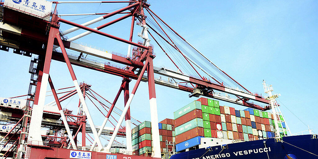 Exporte runter - Importe hoch. Der Schweizer Aussenhandel entwickelte sich im April uneinheitlich. (Archivbild)