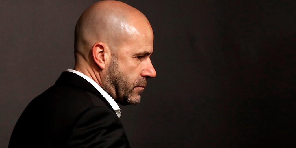 Peter Bosz blickte nach der Heimniederlage gegen Werder Bremen finster drein