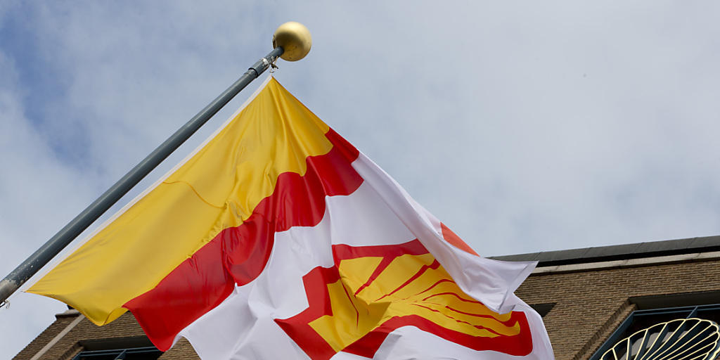 Der Zerfall der Ölpreise macht Shell zu schaffen. Der britisch-niederländische Konzern muss einen Gewinneinbruch hinnehmen.