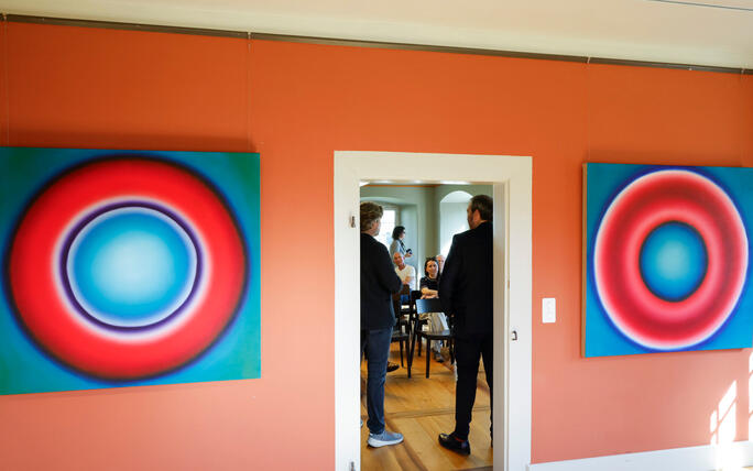 Vernissage &laquo;Interferenzen&raquo; mit Werken von Michael Tolloy und Patrick Kaufmann im Alten Pfarrhof  Balzers.