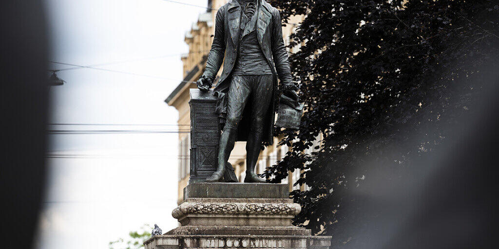 In Neuenburg fordert eine Petition den Abriss der Statue von David de Pury. In Neuenburg fordert eine Petition den Abriss der Statue von David de Pury.