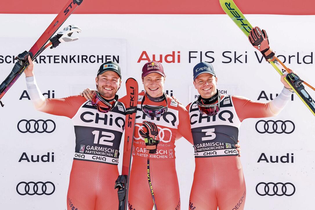 Alexis Monney (v.l.), Marco Odermatt und Stefan Rogentin feiern ihr Podest.