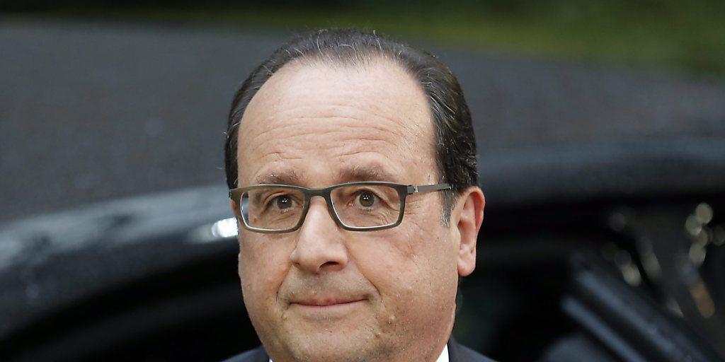Auch er, Hollande, - genauso wie Chirac und Sarkozy: Abgehört von US-amerikanischen Geheimdiensten.