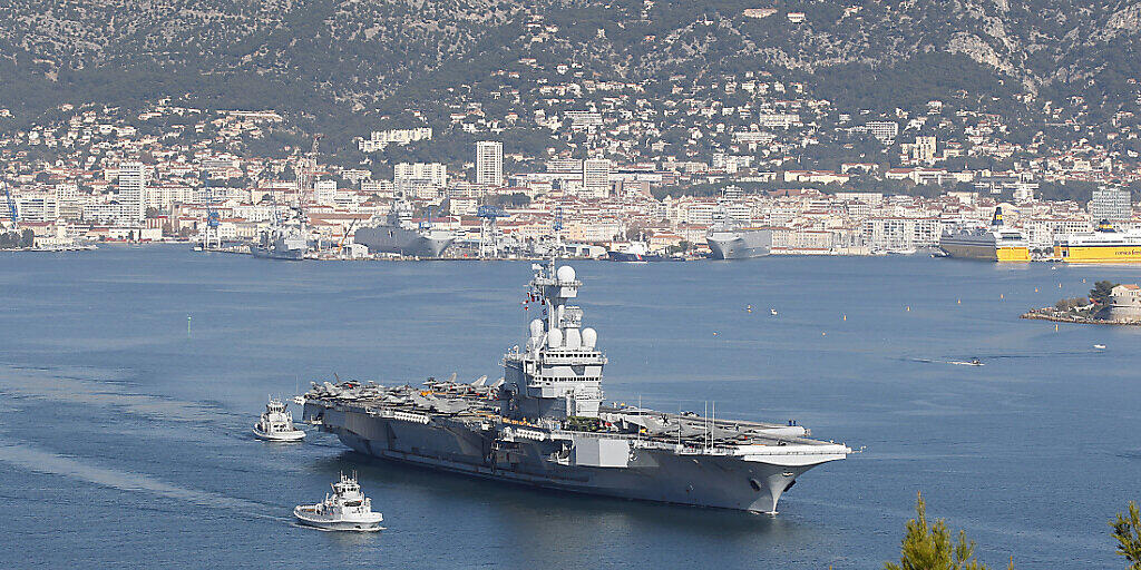 Die "Charles de Gaulle" vor Toulon.