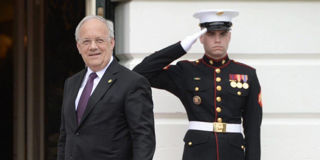 Bundespräsident Johann Schneider-Ammann im vergangenen März vor dem Weissen Haus, wo ihn US-Präsident Barack Obama auf sein legendäres Video zum Tag der Kranken ansprechen sollte. (Archivbild)