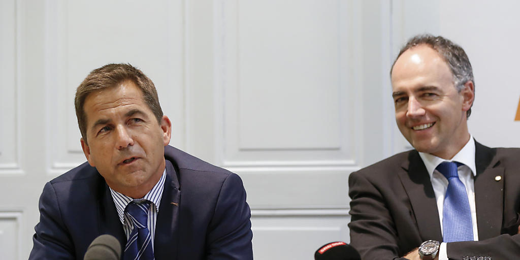 "Ich kenne die Bundesverwaltung recht gut": UVEK-Generalsekretär Walter Thurnherr zu seiner Kandidatur als Bundeskanzler (links), neben ihm CVP-Chef Christophe Darbellay (rechts). "Ich kenne die Bundesverwaltung recht gut": UVEK-Generalsekretär Walter Thurnherr zu seiner Kandidatur als Bundeskanzler (links), neben ihm CVP-Chef Christophe Darbellay (rechts).