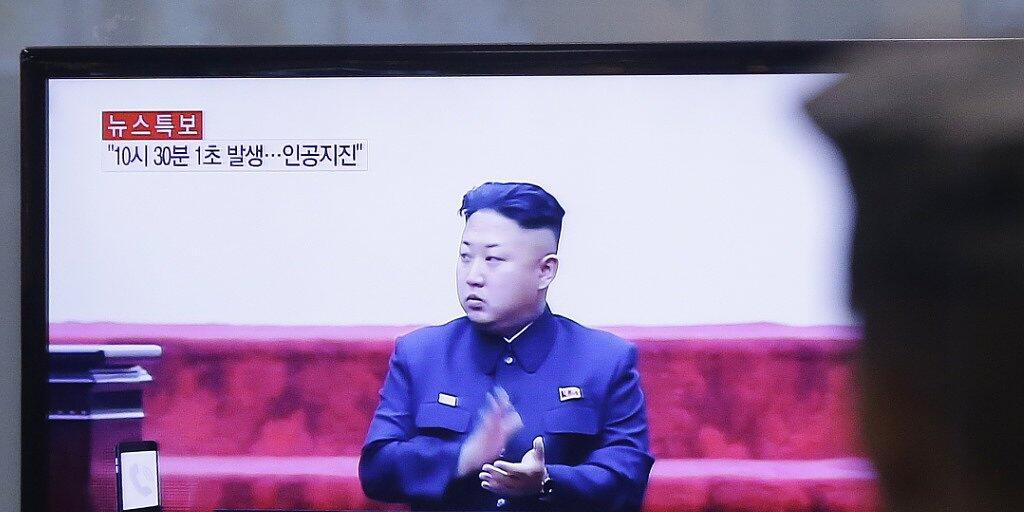 Nordkoreas Machthaber Kim Jong Un soll laut Medienbericht den Waffentest persönlich überwacht haben. (Archivbild)