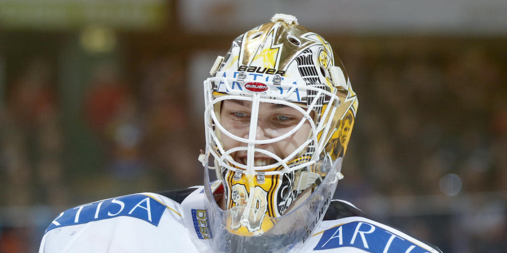 Luganos Goalie Elvis Merzlikins hat gut Grinsen: Auch Bern biss sich an ihm die Zähne aus