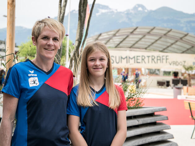 Angelika Beck ist 28 Jahre nach ihrer Gymnaestrada-Premiere wieder dabei – hier mit Tochter Anna. Angelika Beck ist 28 Jahre nach ihrer Gymnaestrada-Premiere wieder dabei – hier mit Tochter Anna.