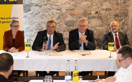 240910 Überraschungs-Pressekonferenz FBP
