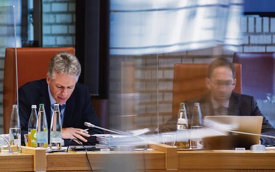 Wendelin Lampert (FBP) reichte den Antrag ein, dass der nächste agrarpolitische Bericht dem Landtag bis Dezember 2021 vorgelegt wird.