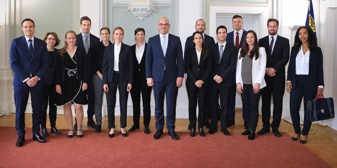 Besuch der Stagiaires des schweizerischen diplomatischen Dienste Besuch der Stagiaires des schweizerischen diplomatischen Dienste