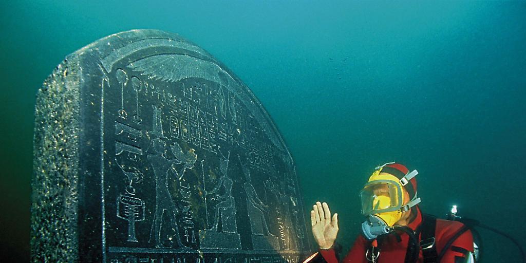 Unter anderem dank der Inschrift auf dieser Stele, die die Forscher um Franck Goddio in der Bucht von Abukir entdeckten, liess sich die versunkene Stadt als Thonis-Heraklion identifizieren.