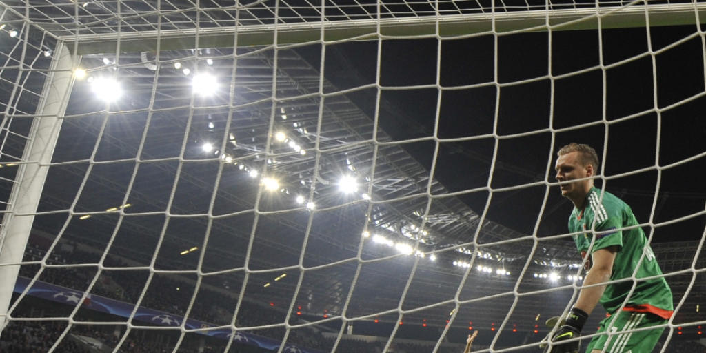 Ein Eigengoal leistete sich der RSI-Fussballexperte Stefano Eranio am Dienstag bei der Champions League-Partie Bayer Leverkusen gegen AS Rom: Wegen seiner rassistischen Äusserung wurde er am Mittwoch entlassen. Ein Eigengoal leistete sich der RSI-Fussballexperte Stefano Eranio am Dienstag bei der Champions League-Partie Bayer Leverkusen gegen AS Rom: Wegen seiner rassistischen Äusserung wurde er am Mittwoch entlassen.